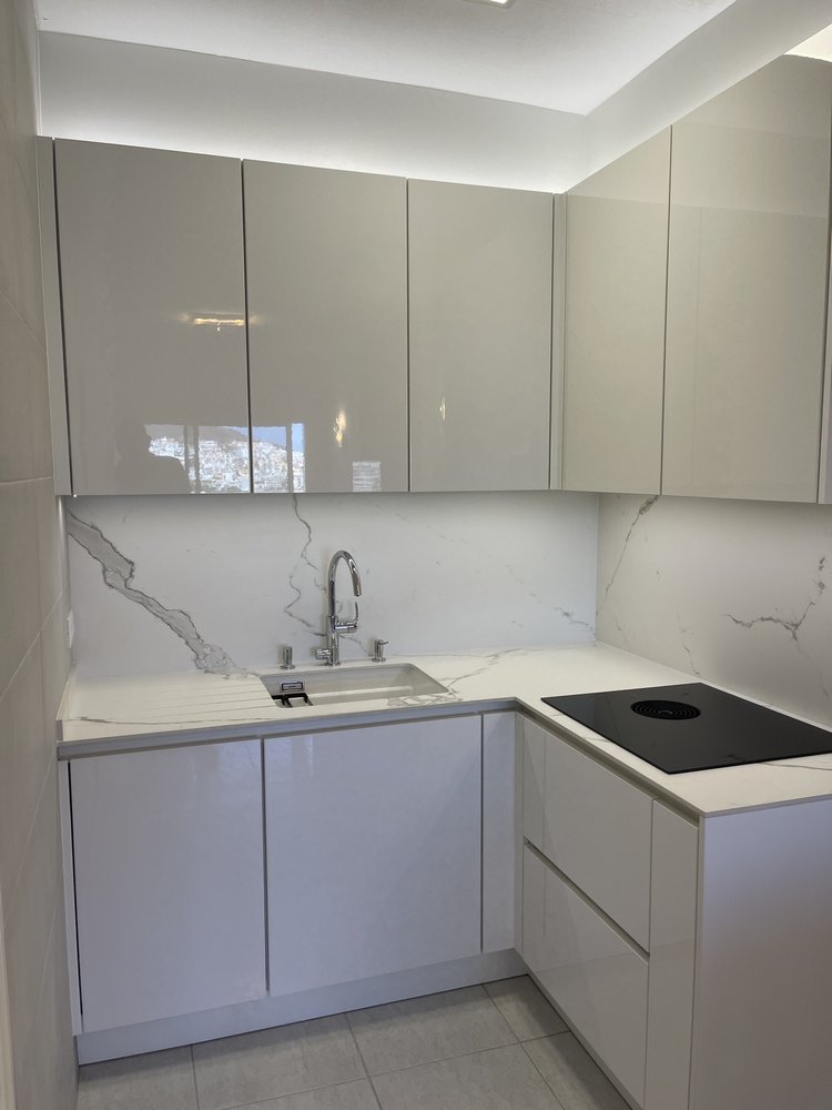 CUISINES Small (- de 10 m2)